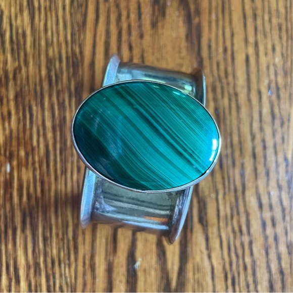 Vintage sterling silver and Malachite cuff bracelet, Navajo stamped initials RBJ - Picture 5 of 13